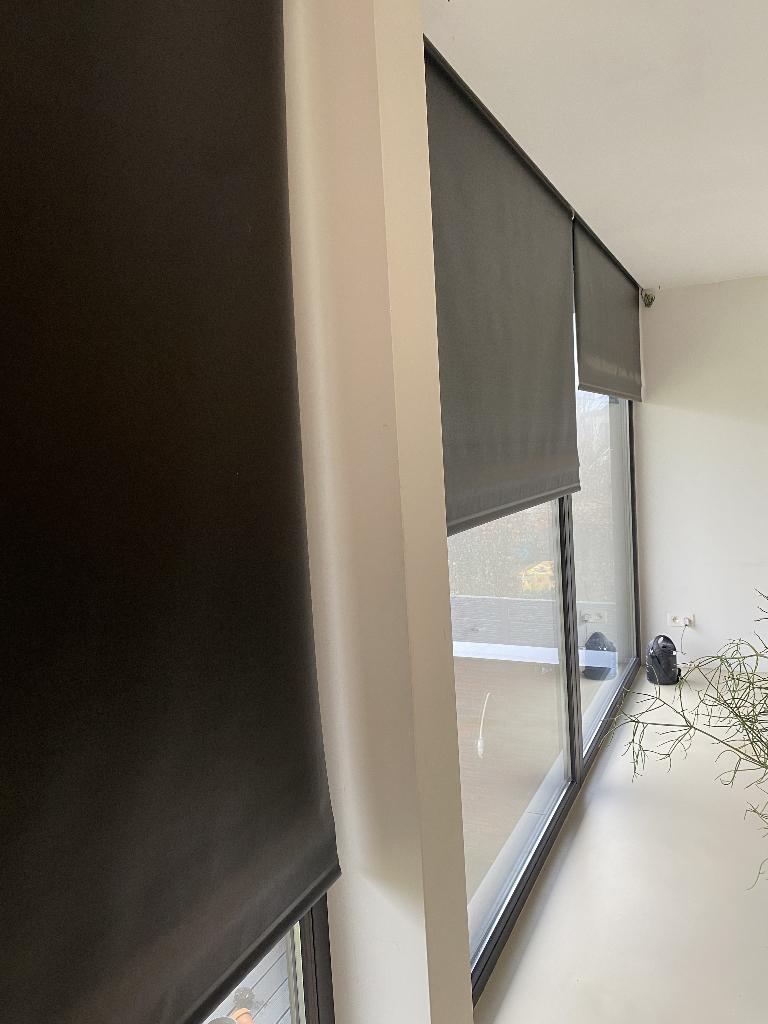 Elektrische rolgordijnen / Screens, 200 cm of meer, Zwart, Ophalen of Verzenden, Zo goed als nieuw
