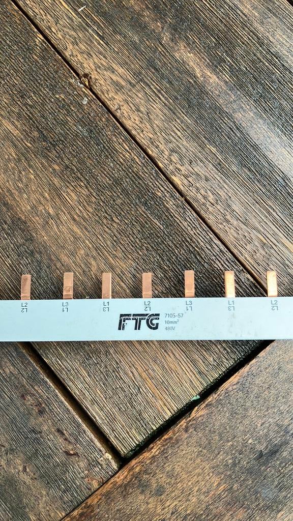 Kamgeleider 3x230V, Doe-het-zelf en Bouw, Elektriciteit en Kabels, Ophalen, Zo goed als nieuw