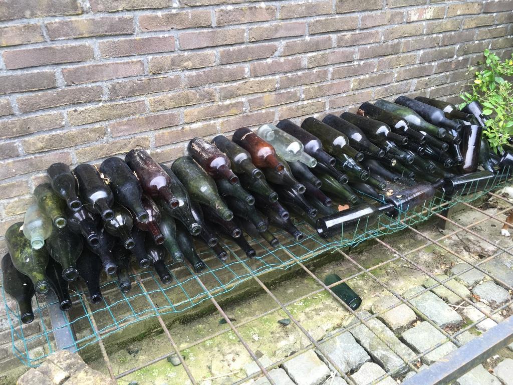 Lot oude flessen, gekleurd glas, Antiek en Kunst, Ophalen