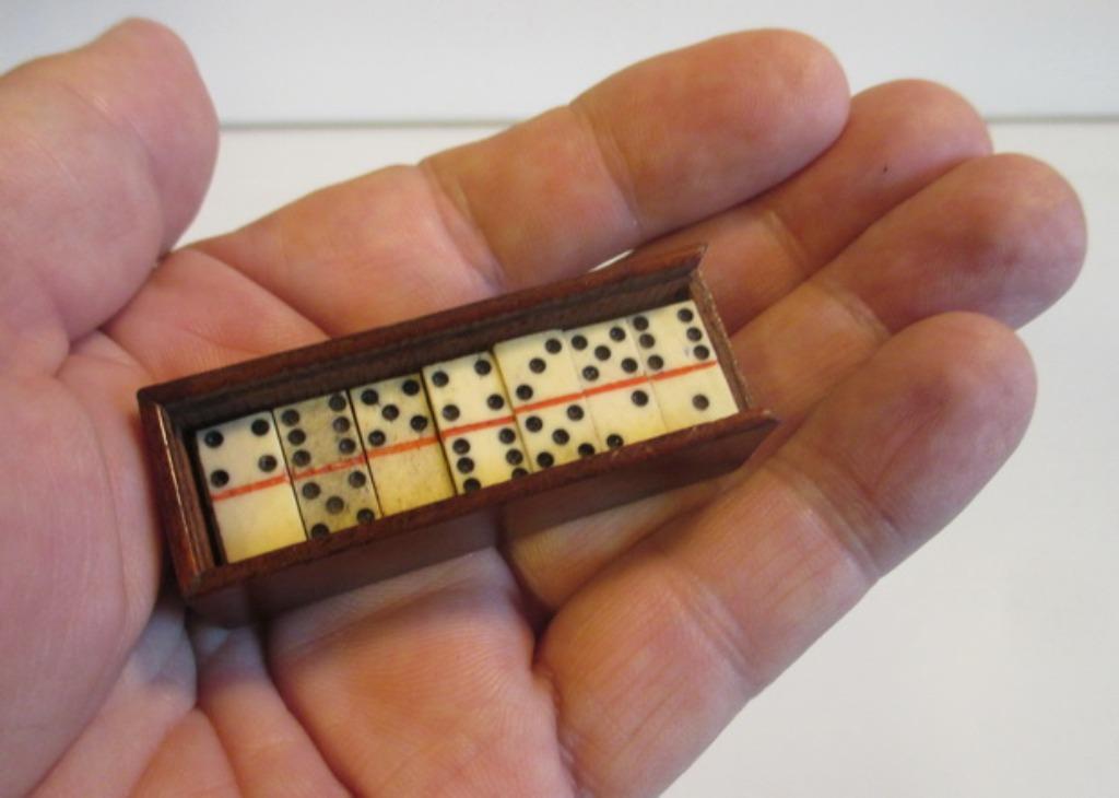 super petit jeu de dominos, dominos, poupées, maison de poup, Antiquités & Art, Envoi