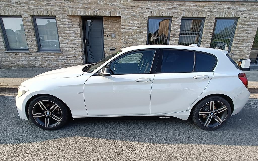 BMW 1 Sportline Automatique, Autos, Euro 5, Capteur de lumière, Autre, Noir