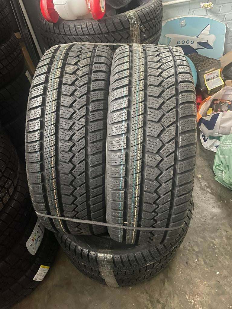 Pneus hiver 225/55/R18, Enlèvement, Neuf