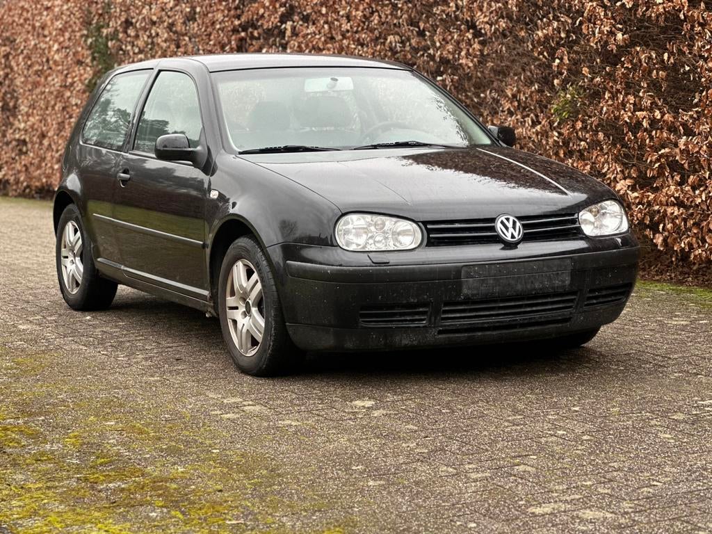 Vw Golf 4 1.4 16v Benzine 2002 Airco 180000 km 900€ export, Auto's, Electronic Stability Program (ESP), Zwart, Bedrijf, Grijs