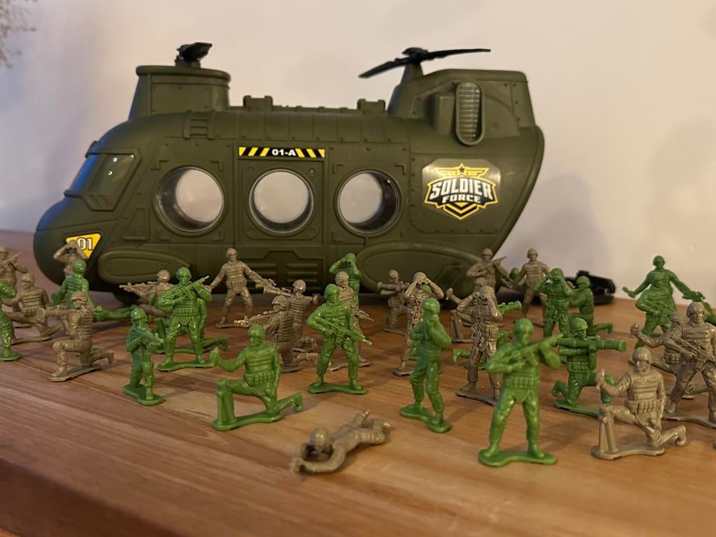 Helikopter met leger, Ophalen of Verzenden, Zo goed als nieuw