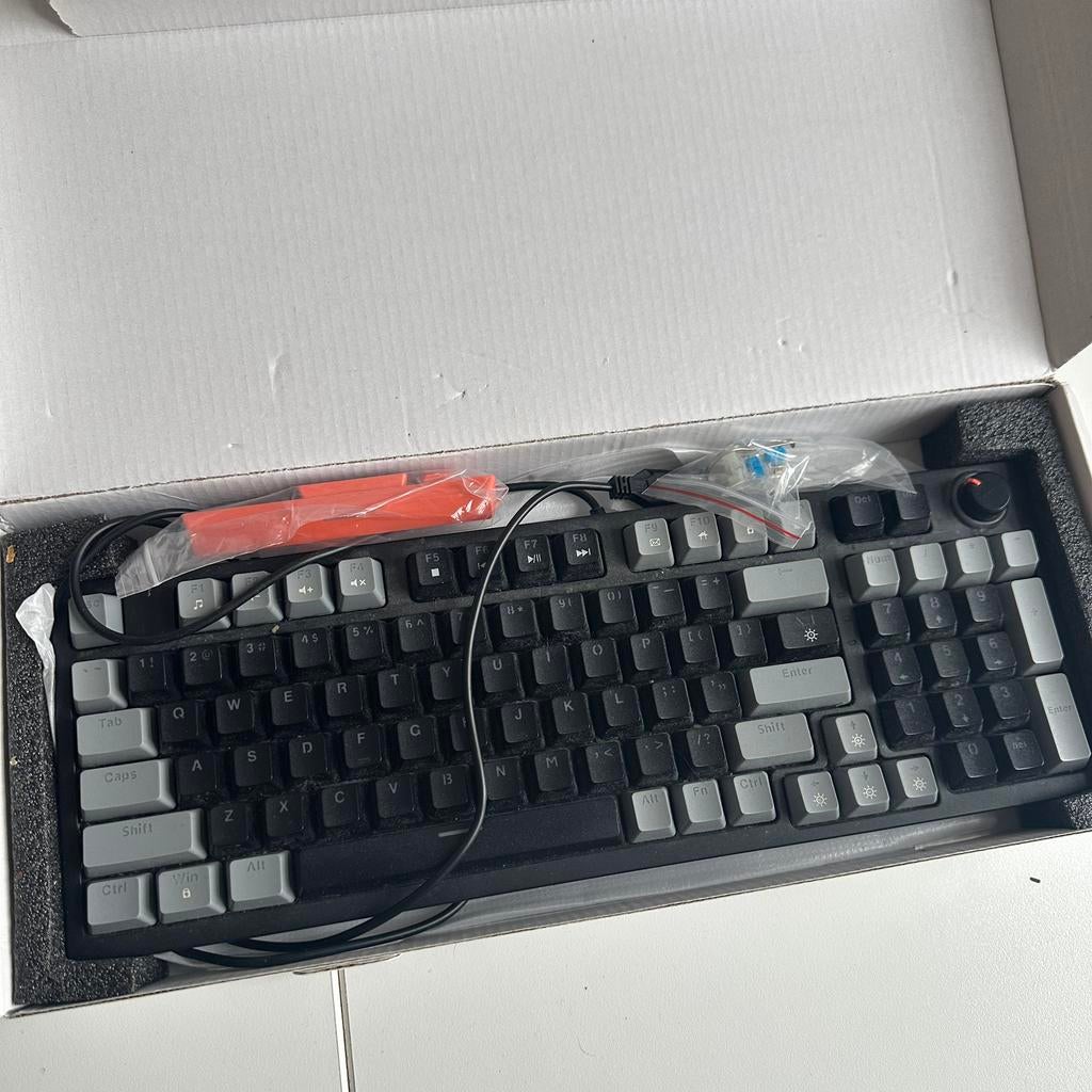 Mechanisch toetsenbord Zifriend (bedraad) in doos, Computers en Software, Ophalen of Verzenden, Zo goed als nieuw, Bedraad