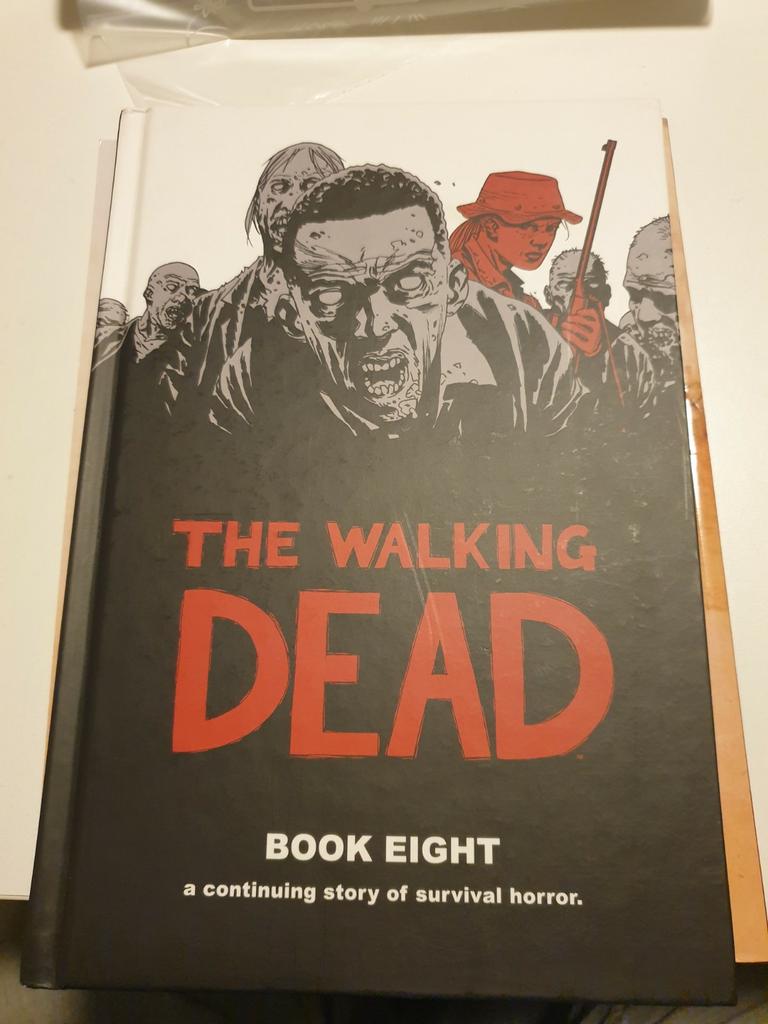 The Walking Dead Book 8 HC Luxe versie Robert Kirkman Engels, Enlèvement ou Envoi, Comme neuf