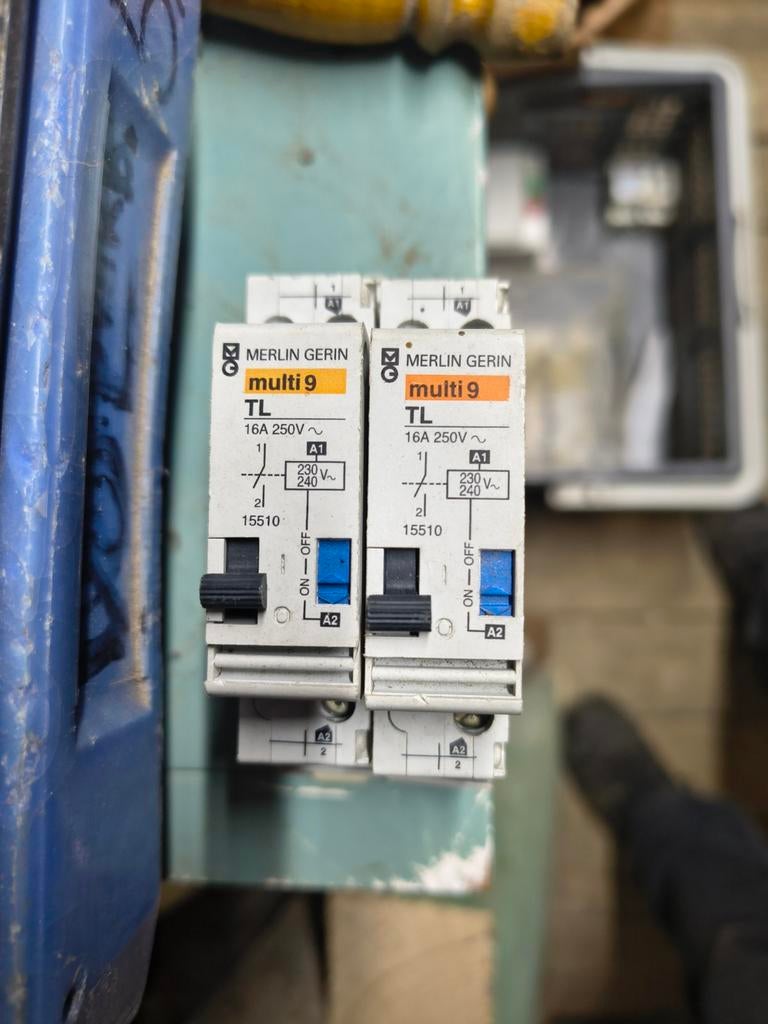 2x Merlin Gerin teleruptor 16A nieuw, Enlèvement