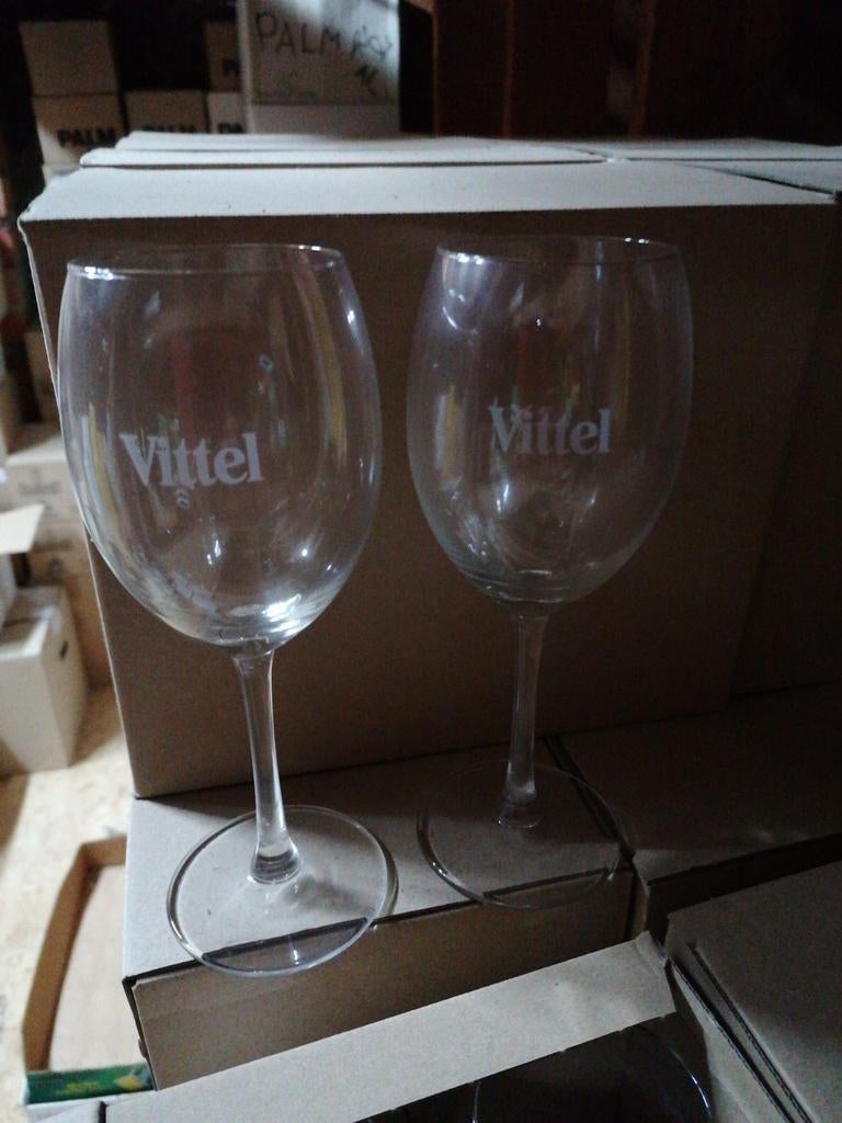 Glas glazen Vittel. €6 per doos. Vittelglazen., Verzamelen, Glas en Drinkglazen, Ophalen of Verzenden, Nieuw