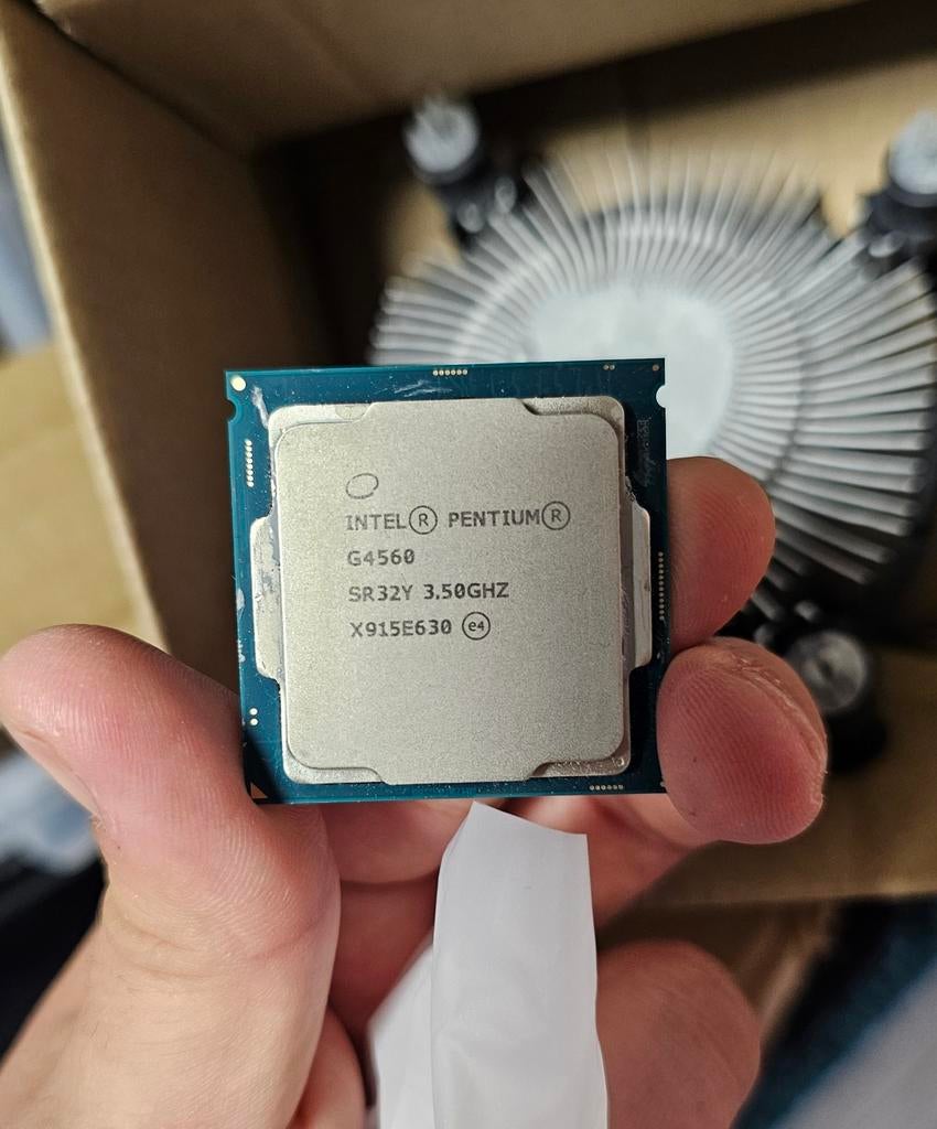 Intel g4560 SR32Y 3,50 GHz + refroidisseur | 30 euros, Informatique & Logiciels, Enlèvement ou Envoi, Comme neuf