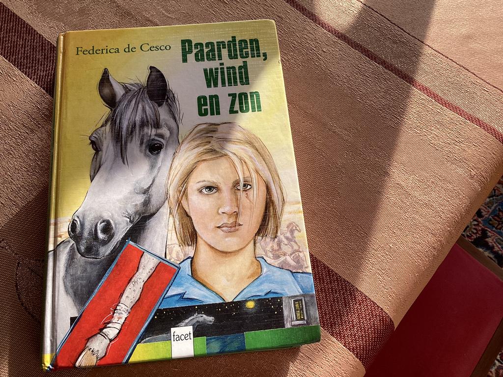 Paarden,wind en zon-Federica de Cesco, Ophalen of Verzenden, Zo goed als nieuw, Fictie