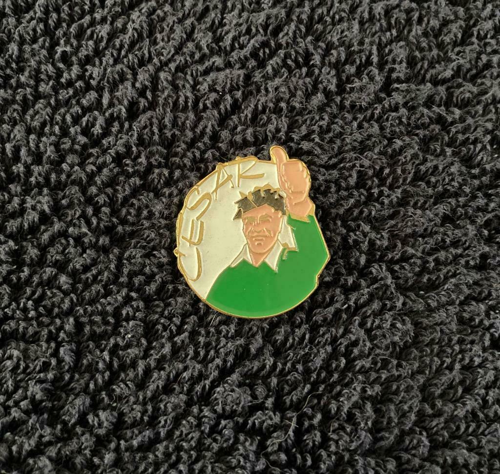 PIN - CESAR, Collections, Envoi, Comme neuf, Autres sujets/thèmes, Insigne ou Pin's