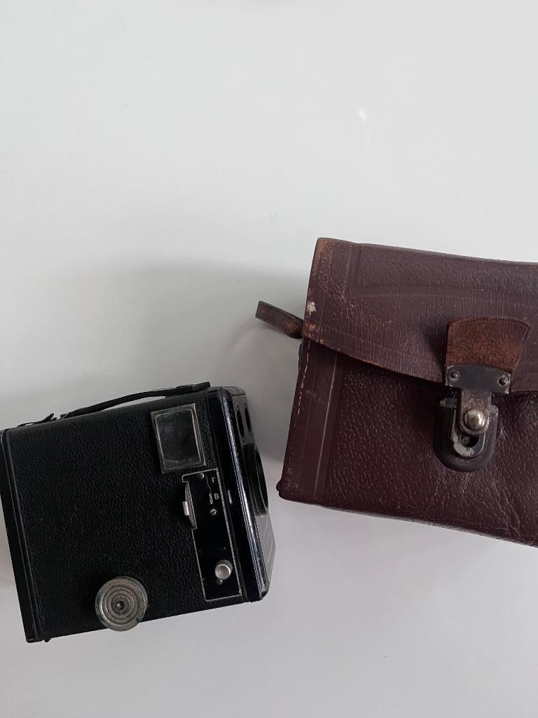 Oud fototoestel in lederen etui, Ophalen, 1940 tot 1960, Fototoestel