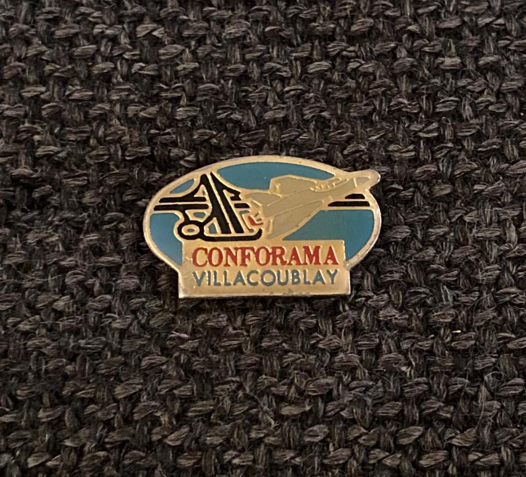 PIN - CONFORAMA - VILLACOUBLAY, Envoi, Utilisé, Autres sujets/thèmes, Insigne ou Pin's