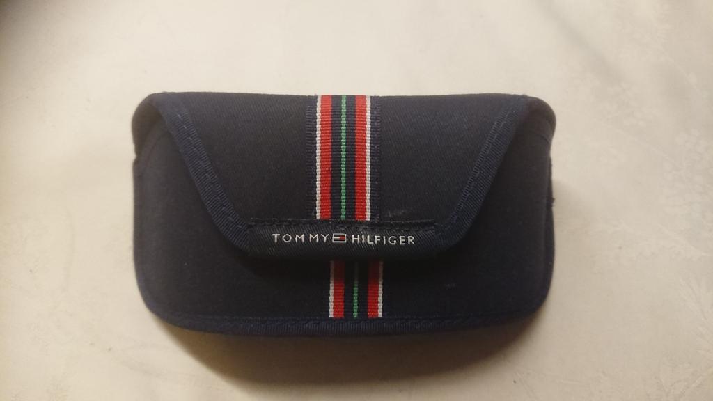 Brillenetui brillenkoker zonnebril Tommy Hilfiger, Handtassen en Accessoires, Ophalen of Verzenden, Zo goed als nieuw