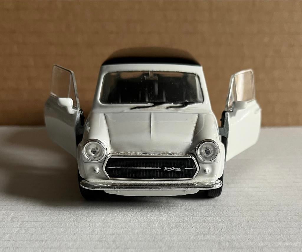 Mini Cooper 1300 oldtimer, Verzenden