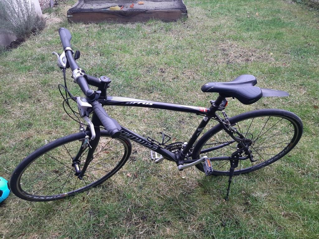 Vélo ultra léger / alu et carbone SPECIALIZED, Ophalen