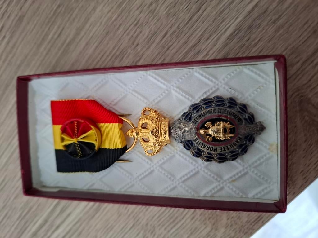 Medaille : ereteken van de arbeid eerste klasse, Verzenden