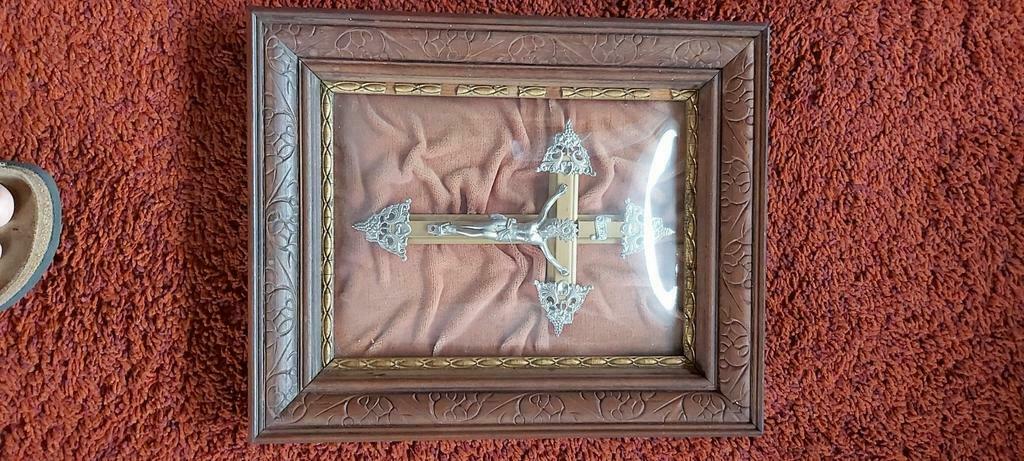 zeer oud kruisbeeld in kader, Antiek en Kunst, Ophalen of Verzenden