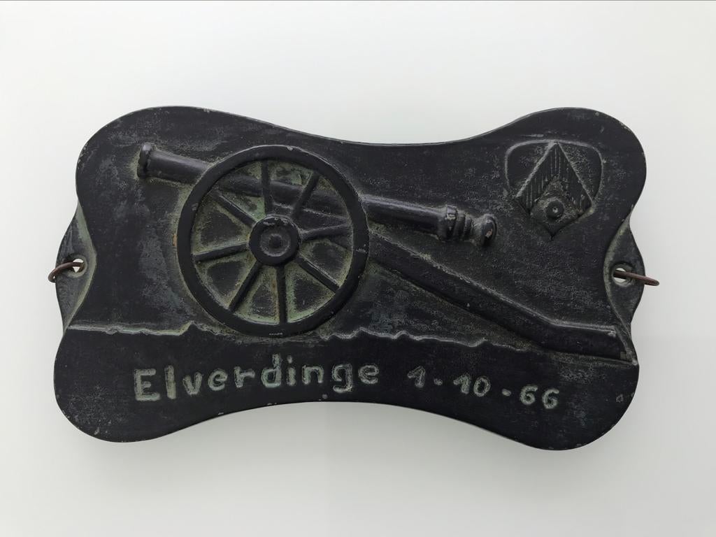 Oude gedenkplaat plaat ( 500 gr ) Metaal Elverdinge 1-10-66, Antiek en Kunst, Ophalen of Verzenden