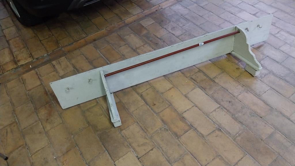 Oude houten kapstok / wandrek, Ophalen