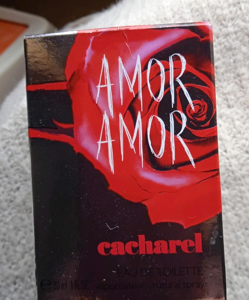 Bouteille, Amor Amor de Cacharel, 30 cc, non utilisée, Enlèvement ou Envoi