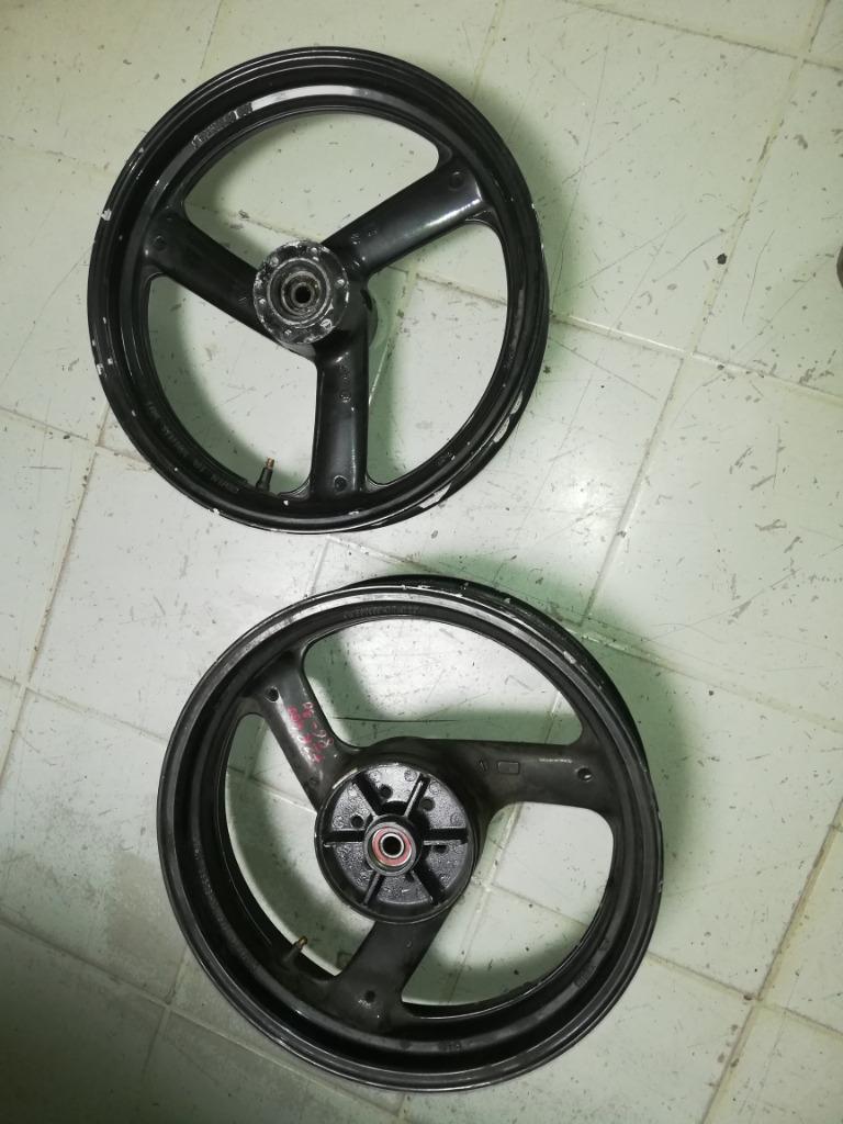 yamaha fzr 400 model '86-'89 set wielen velgen, Motoren, Ophalen of Verzenden, Gebruikt