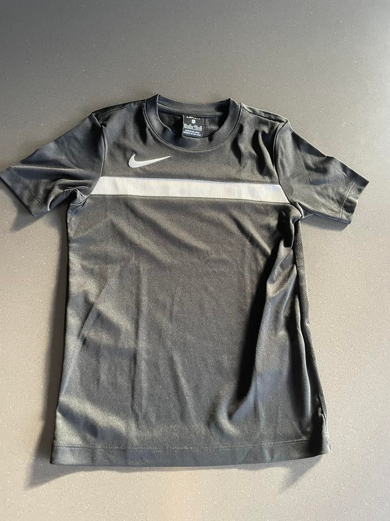 Voetbalshirt Nike Dri-Fit maat 122-128, Kinderen en Baby's, Ophalen of Verzenden, Zo goed als nieuw