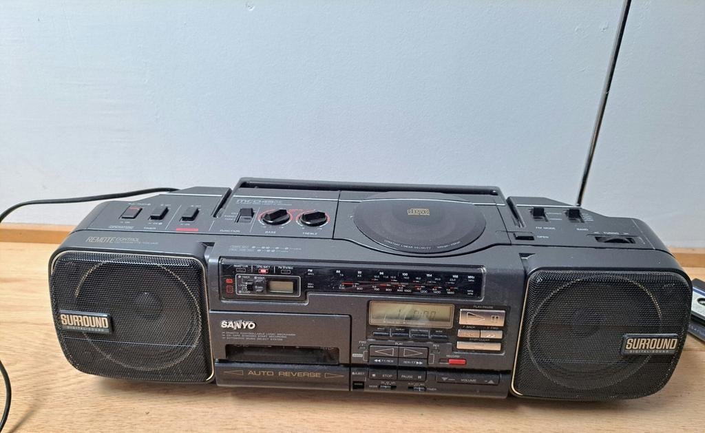 Sanyo MCD45 K vintage radio cd K7 automatisch achteruitrijde, Ophalen, Zo goed als nieuw, Radio