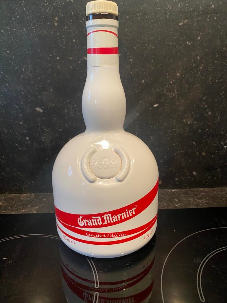 GRAND MARNIER red ribbon limited edition 2011, Verzamelen, Ophalen of Verzenden, Gebruikt, Overige typen