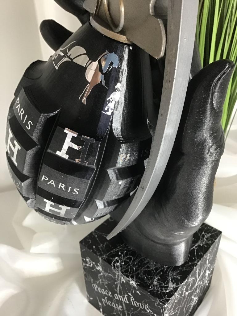 Grenade dans main Hermes, Enlèvement ou Envoi