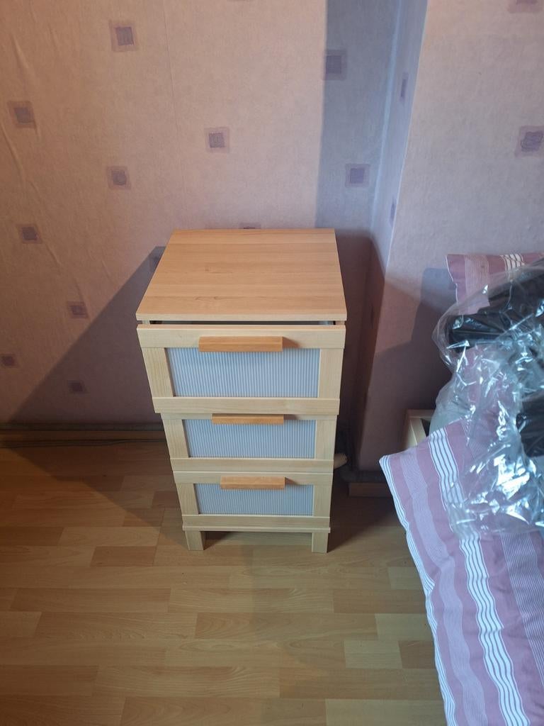 Petit meuble trois tiroirs., Enlèvement