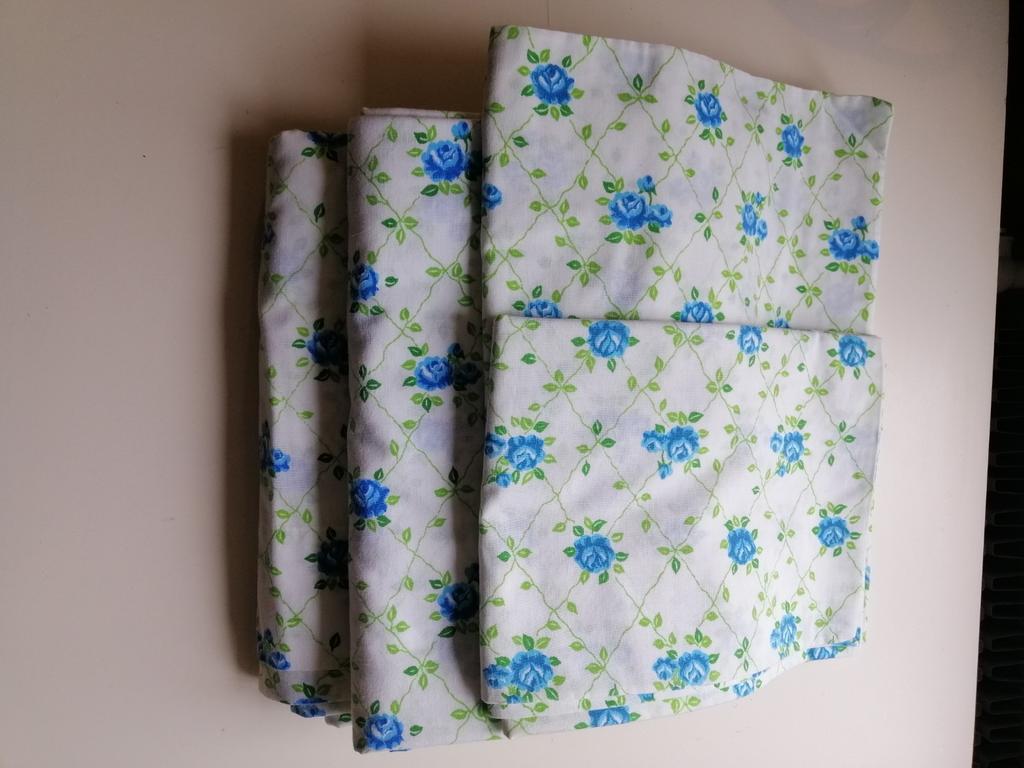 2 draps de lit + 2 taies pour 2 lits d'1 personne, Enlèvement ou Envoi, Utilisé, Bleu