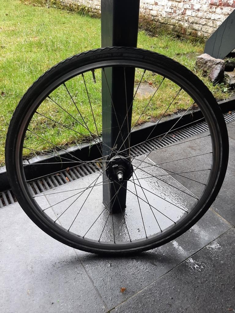 Roue 28" dynamo moyeux. SHIMANO, Vélos & Vélomoteurs, Enlèvement, Pneu