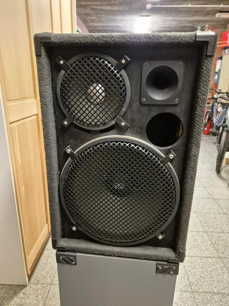 Twee Solton 3-weg luidsprekers 300/450W, Enlèvement