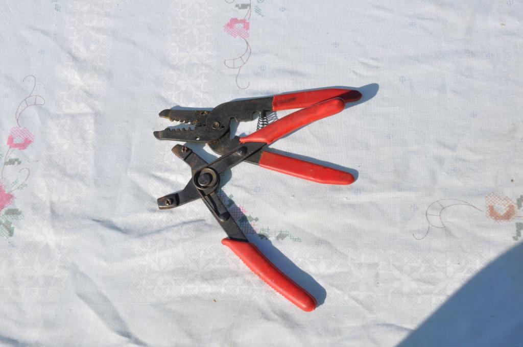 pince a denuder et pince a sertir, Enlèvement ou Envoi, Utilisé, Outillage ou Accessoires