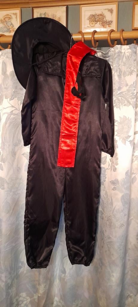 Zorro,maat 122-128,€8, Kinderen en Baby's, Carnavalskleding en Verkleedspullen, Ophalen, Gebruikt, 122 t/m 128, Jongen of Meisje