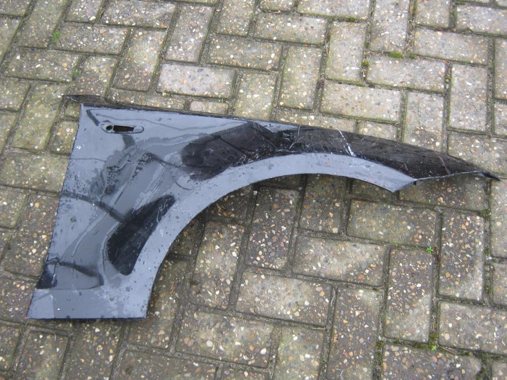 vleugel voor een BMW E87, deze heeft diverse krassen en moet, Gebruikt, Voor, Ophalen of Verzenden, Spatbord