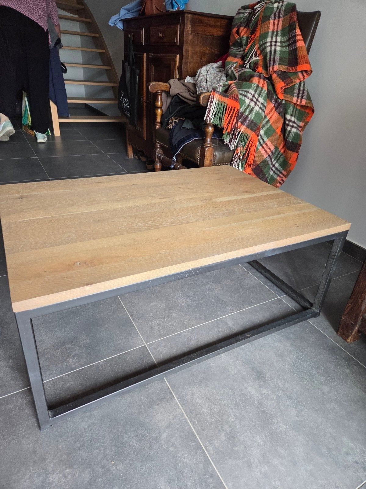 Table de salon en chêne massif, Maison & Meubles, Enlèvement, Chêne