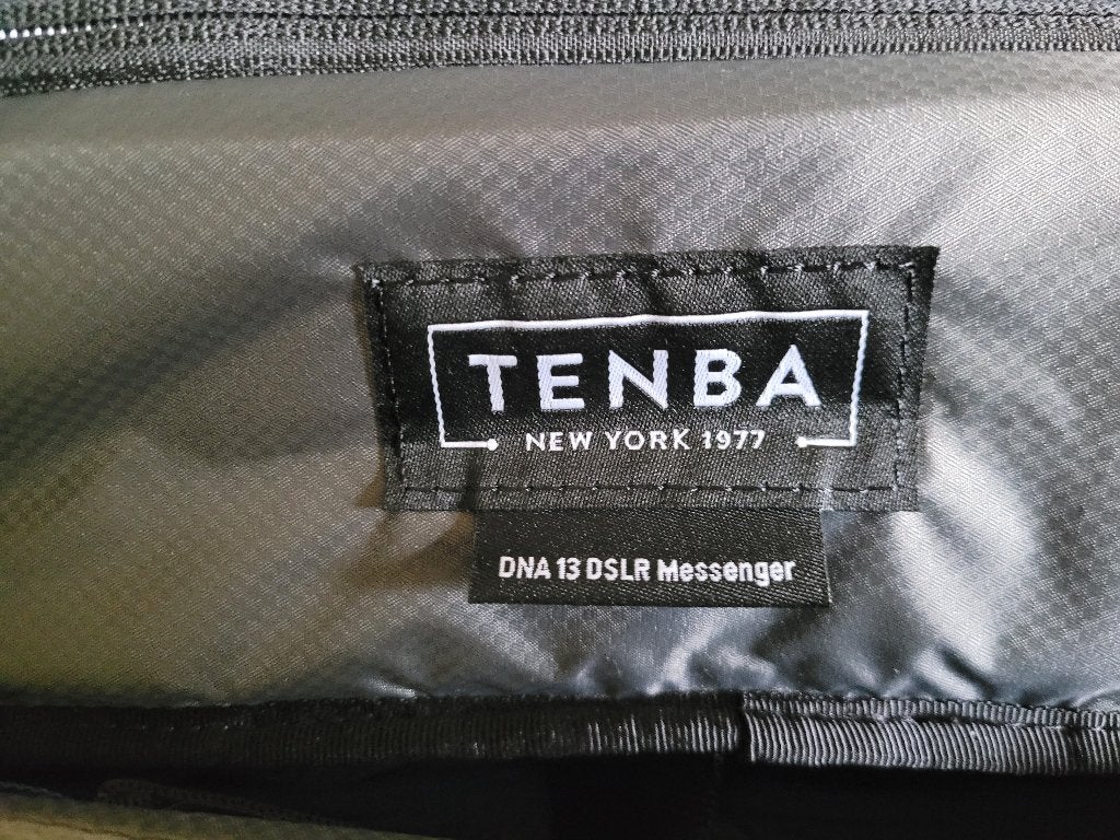 Tenba Messenger DNA 13 DSLR, Enlèvement ou Envoi, Comme neuf, Sac à bandoulière, Tenba