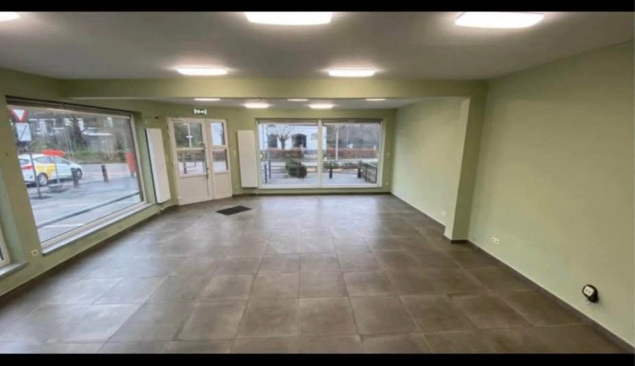 Handelspand Te Huur, Location, Espace commercial