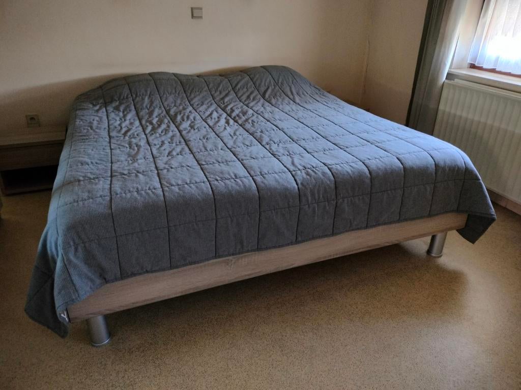 Lit double de 180 cm par 200 cm de large avec tables de chev, Autres couleurs, Comme neuf, Enlèvement, 180 cm