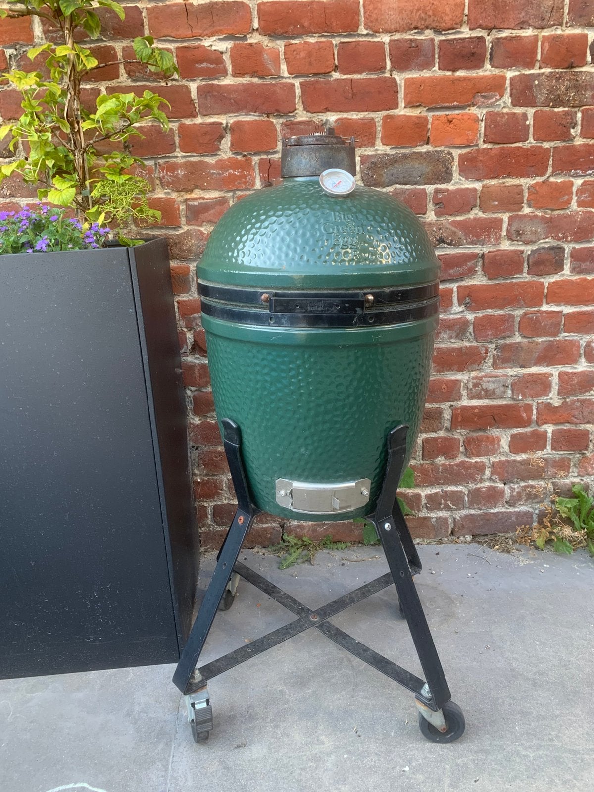 Originele Big Green Egg Small + Verrijdbaar Onderstel (Nest), Enlèvement, Utilisé