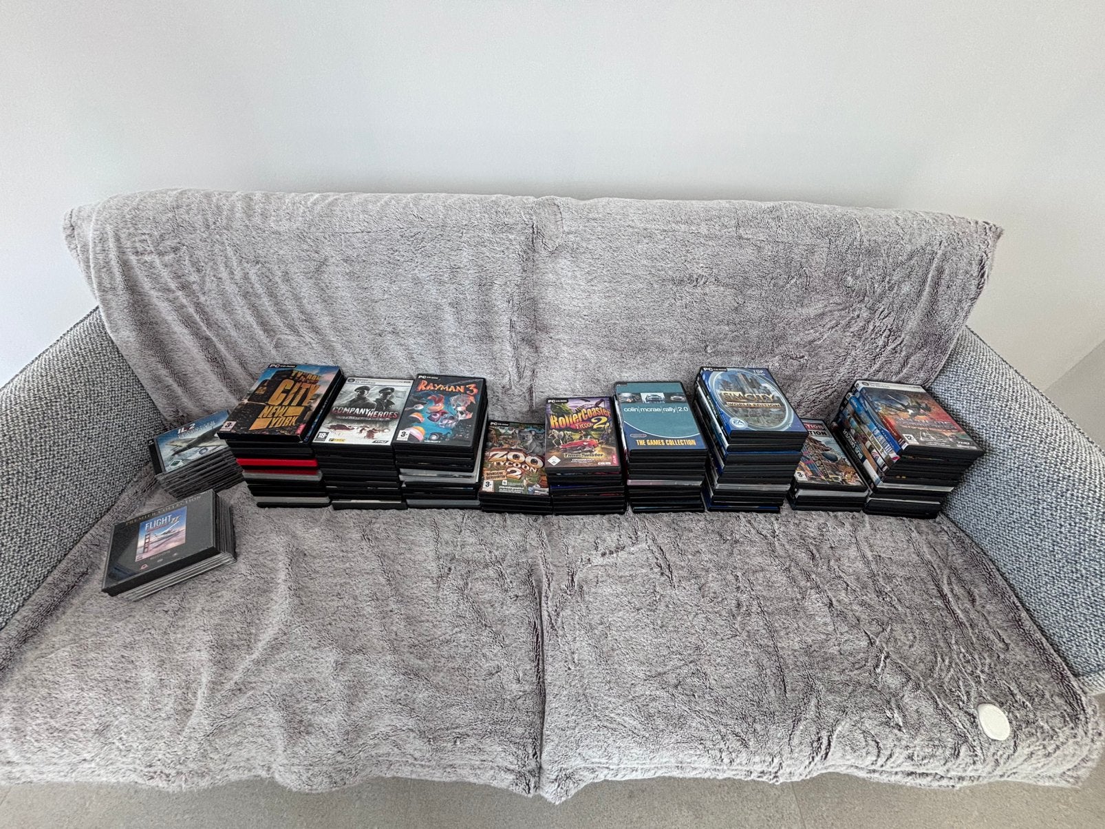 Verkoop 103 PC-games (1 euro per stuk, 50 euro voor alles), Ophalen of Verzenden, Zo goed als nieuw