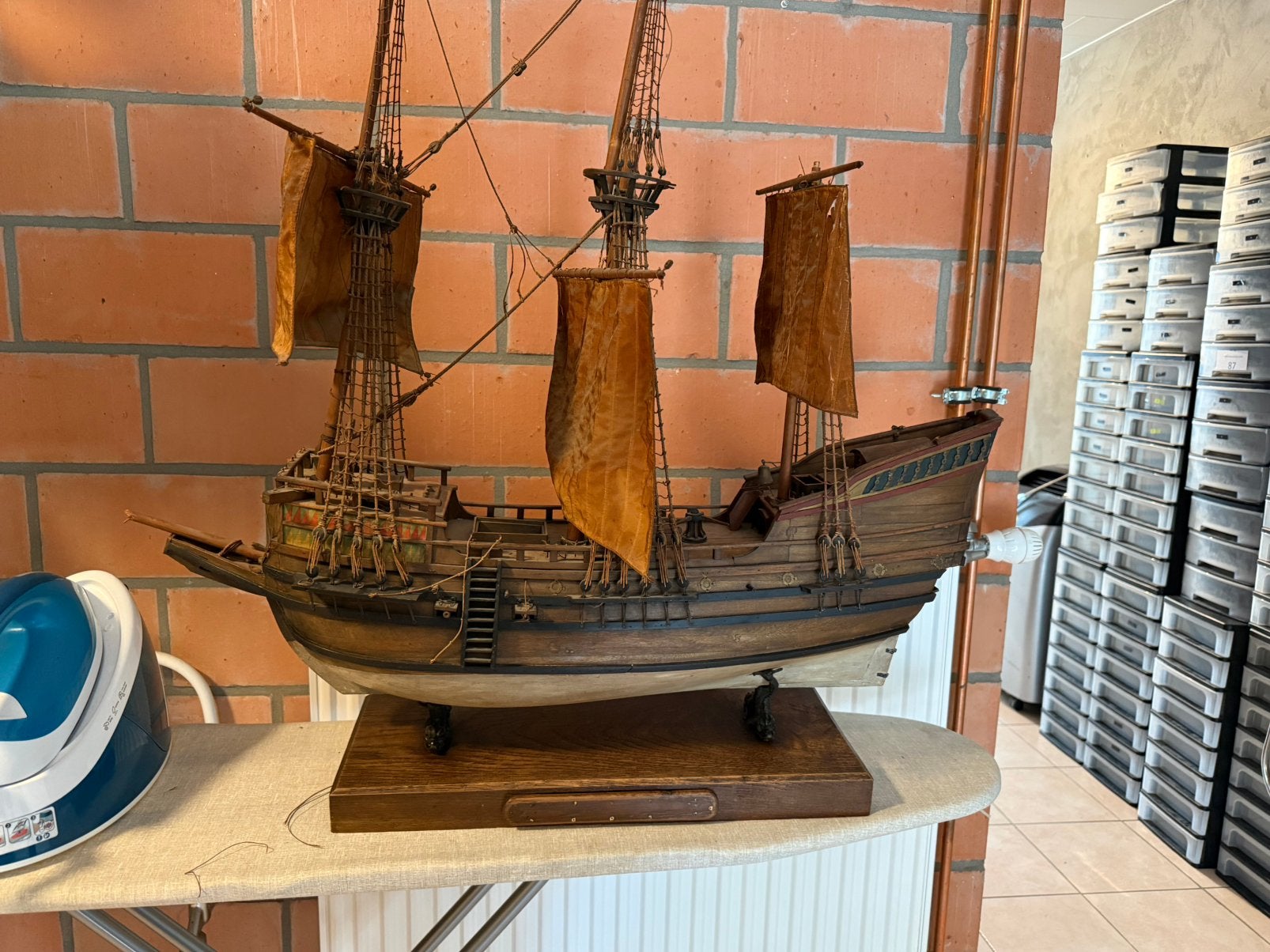 Antiek houten scheepsmodel Halve Maen handgemaakt WO2periode, Ophalen, Zo goed als nieuw