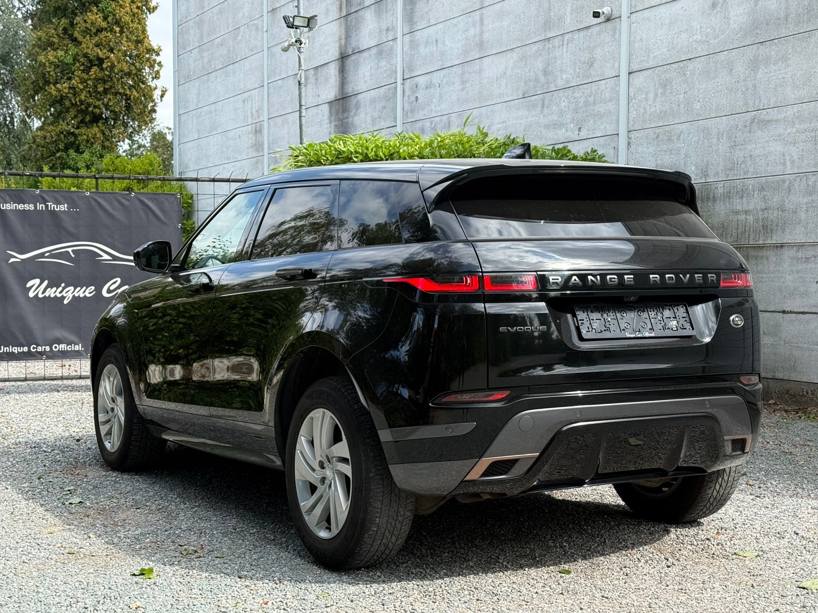 LR Evoque 2.0D 165 - Black R Dynamic - New Model 2022 BTWin, Auto's, Land Rover, Dealer onderhouden, Zwart, Bedrijf, SUV of Terreinwagen