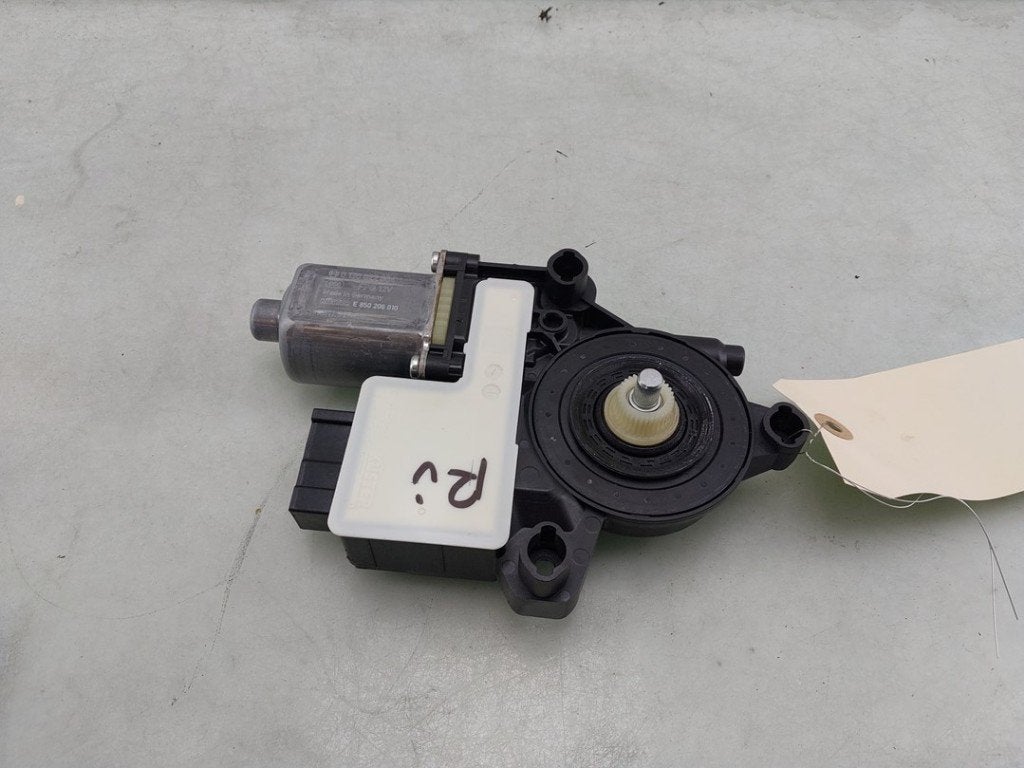 MOTEUR LEVE VITRE ELECTRIQUE Seat Arona (KJX) (01-2017/-), Robert Bosch AG, Utilisé, Seat, Robert-Bosch-Allee 1
74232  Abstatt, DE