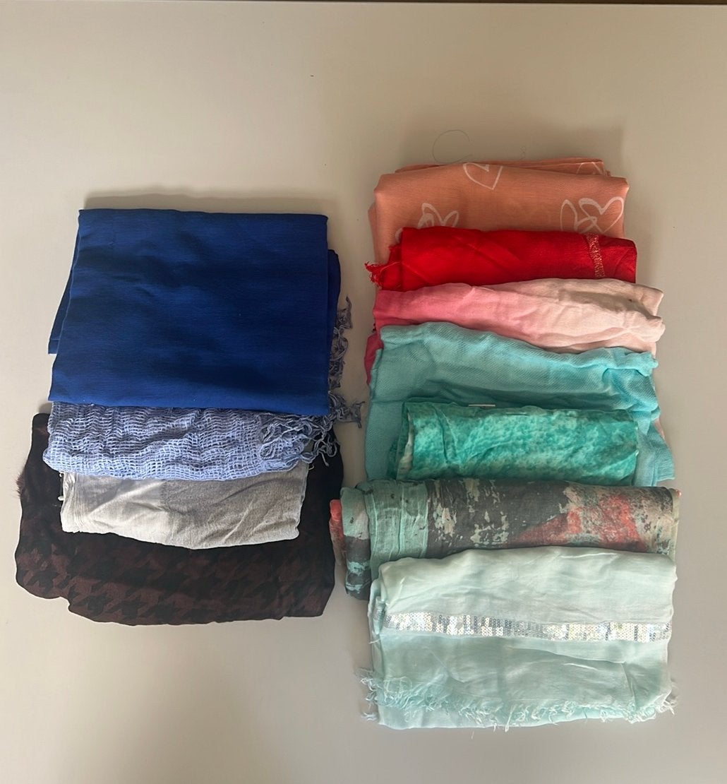 Lot/paquet de foulards pour femmes en bon état !, Vêtements | Femmes, Bonnets, Écharpes & Gants, Enlèvement, Comme neuf