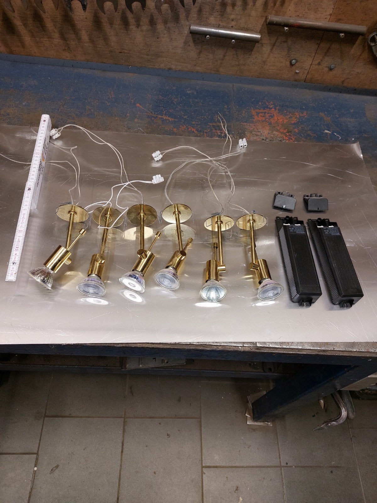 6 opbouw spots 12volt met transfo, Elektronische apparatuur, Ophalen