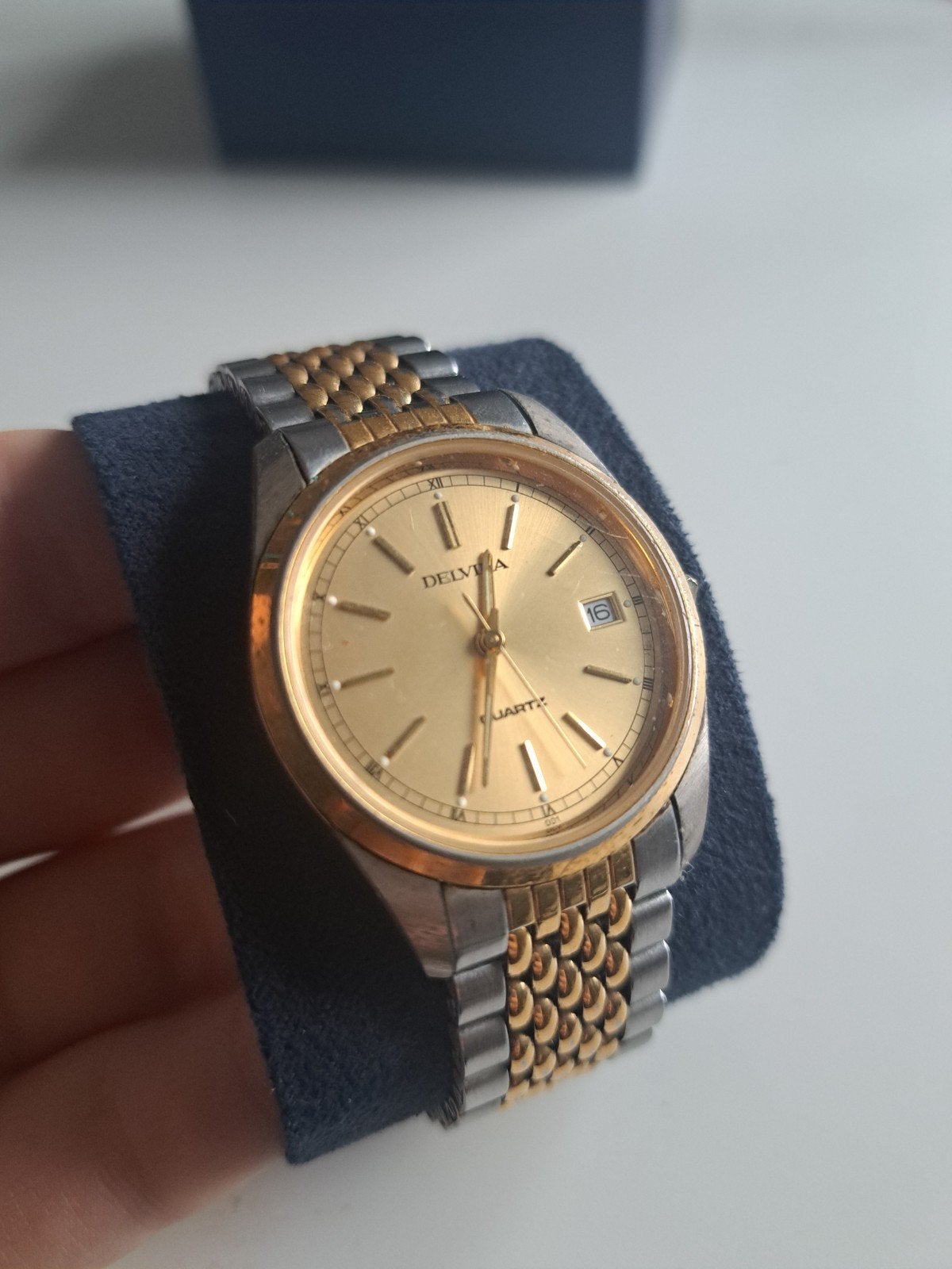 Montre bicolore à quartz vintage Delvina 03-0079, Bijoux, Sacs & Beauté, Montre-bracelet, Autres marques, Enlèvement ou Envoi