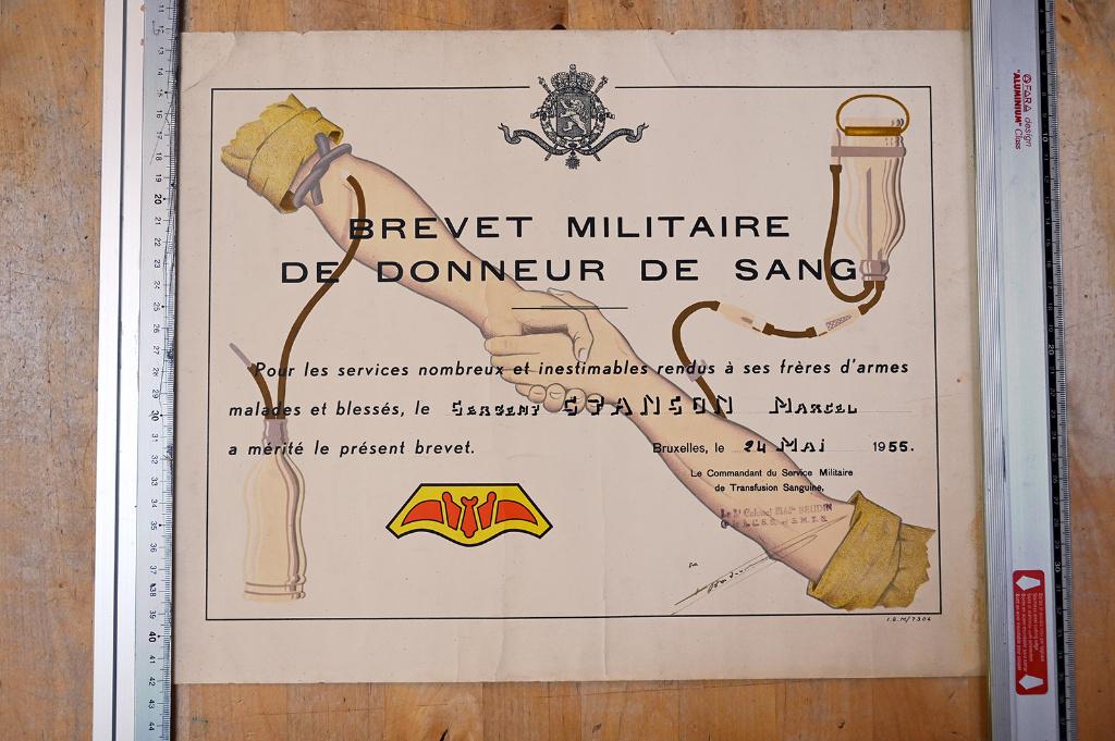 ABL - Militair certificaat van bloed gever 1955, Verzamelen, Verzenden, Landmacht, Foto of Poster